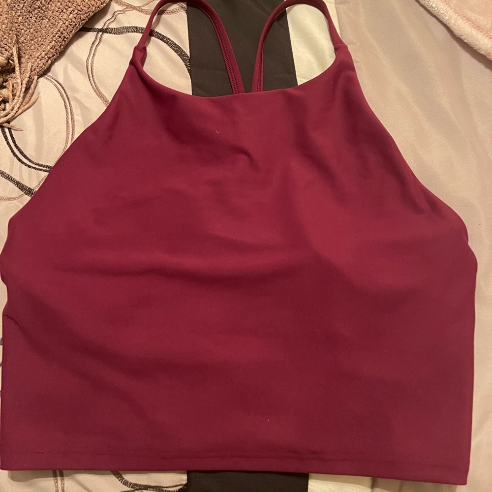 NWOT. Old Navy Light Support Powersoft Longline sports bra in Plumeria.